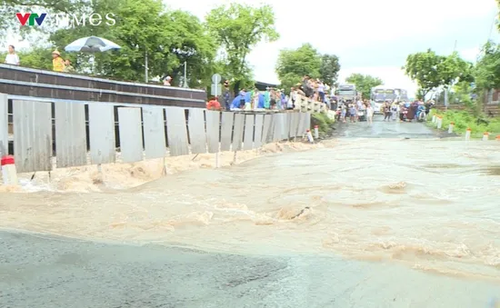 Nhiều tuyến đường phía Đông Nam của tỉnh Gia Lai bị chia cắt vì ngập