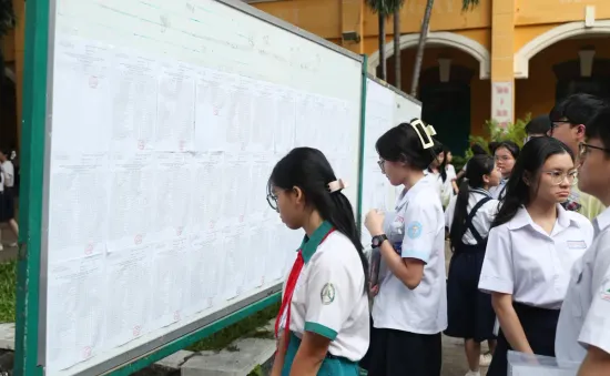 Bắt đầu chấm thi lớp 10 tại TP Hồ Chí Minh