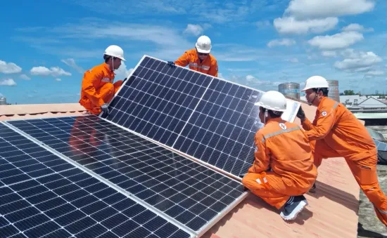 Hộ gia đình dùng bao điện một tháng thì nên lắp đặt điện mặt trời mái nhà?