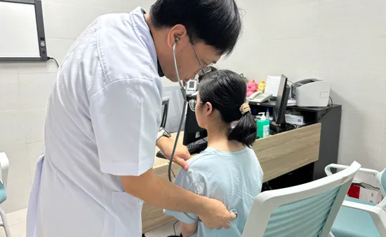 Nữ sinh 18 tuổi bị bánh xe ô tô cán trực tiếp qua vùng ngực được cứu sống kỳ diệu