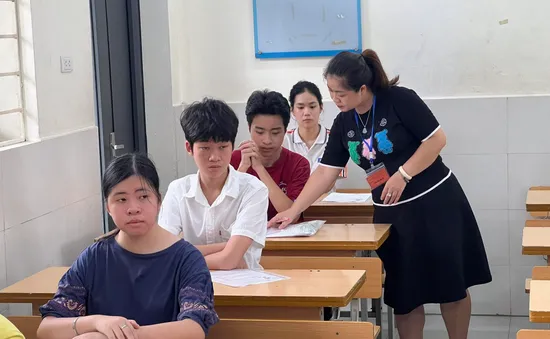 2.000 giáo viên chấm thi vào lớp 10 tại Hà Nội