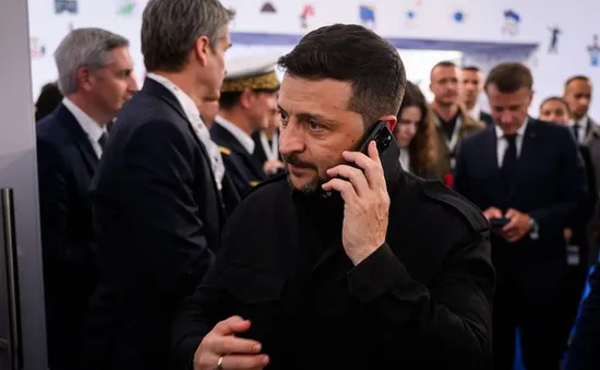 Tổng thống Zelensky tuyên bố "chỉ đàm phán về lãnh thổ" với Tổng thống Putin
