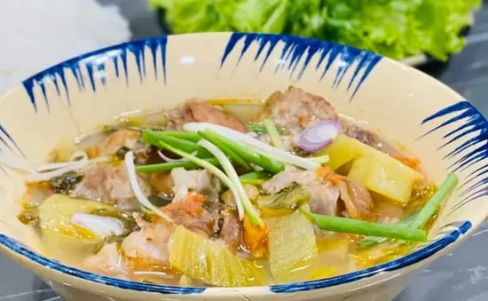 Bún chân giò nấu cải chua: Món ngon dân dã đậm đà hương vị Việt