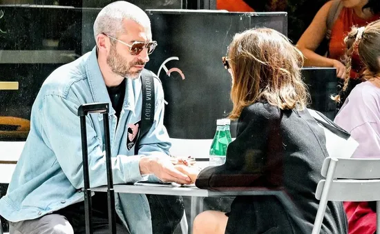 "Thiên nga đen" Natalie Portman và bạn trai mới vẫn mặn nồng