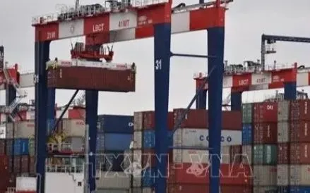 Hàng nhập khẩu qua cảng Mỹ giảm mạnh
