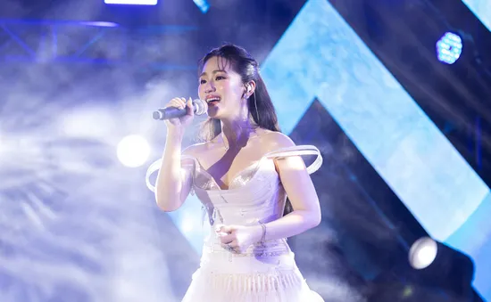 Lương Bích Hữu mang thanh xuân trở lại trong minishow đặc biệt “Xem như là”