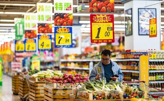 Trung Quốc: Doanh số bán lẻ bất ngờ khởi sắc
