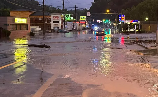Mỹ: Lũ lụt bất ngờ ở bang West Virginia, nhiều người chết và mất tích