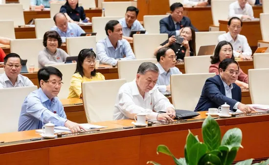 Quốc hội thông qua sửa 5 điều của Hiến pháp, kết thúc hoạt động cấp huyện từ 1/7