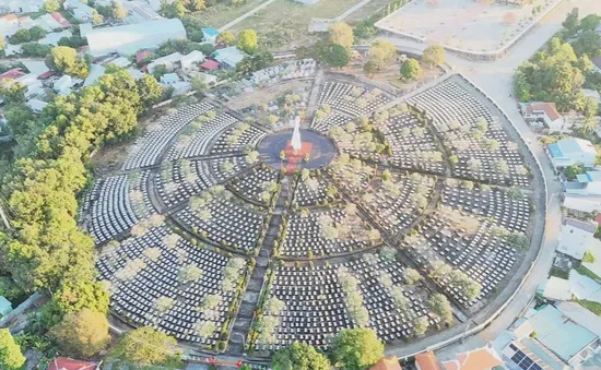 Cán bộ, chiến sĩ Vùng 5 Hải quân làm đẹp Nghĩa trang liệt sĩ Phú Quốc