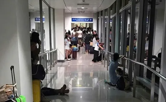 Cục Hàng không yêu cầu làm rõ vụ hành khách “mắc kẹt” ở hành lang sân bay Tân Sơn Nhất