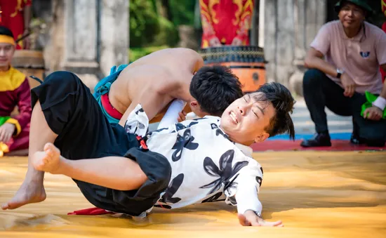 Bố ơi mình đi đâu thế: Duy Hưng - Trung Ruồi lần đầu đấu vật