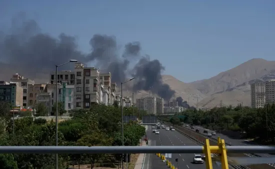 Israel đánh trúng cơ sở hạt nhân Iran dưới lòng đất