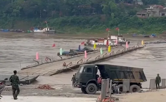 Hôm nay (20/6) dự kiến nối lại cầu phao Phong Châu