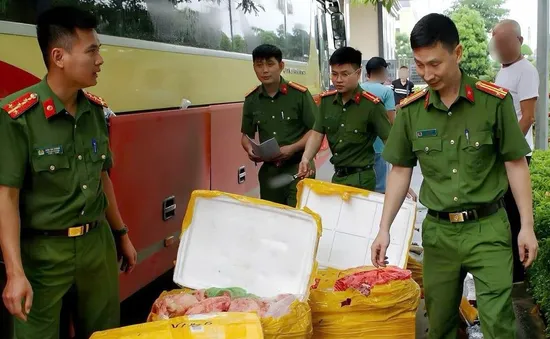 Sơn La: Phát hiện xe khách chở 476 kg nội tạng không rõ nguồn gốc lúc rạng sáng