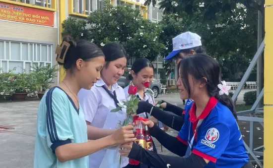 Phà xuyên đêm, xe buýt đưa đón: TP Hồ Chí Minh chăm lo thi Tốt nghiệp THPT