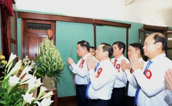 Lễ báo công dâng Bác nhân kỷ niệm 100 năm Ngày Báo chí cách mạng Việt Nam