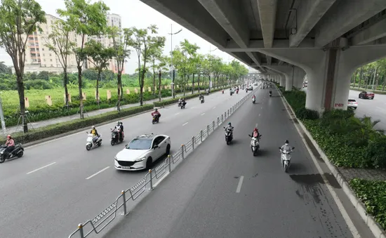 Sắp có làn riêng cho ô tô trên hai tuyến đường Võ Chí Công và Phạm Văn Đồng (Hà Nội)
