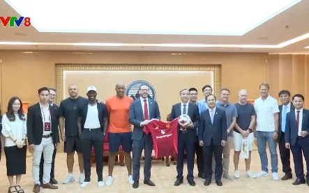 Đại sứ quán vương quốc Anh và dàn cựu sao Manchester United thăm và làm việc tại Đà Nẵng