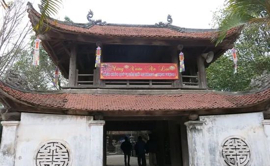 Bình yên chùa cổ Bút Tháp