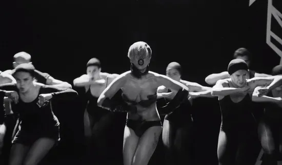 Vì sao Lady Gaga thích khoả thân?
