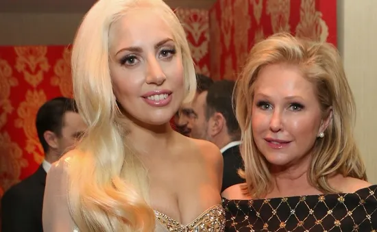 Lady Gaga lo lắng vì phát tướng