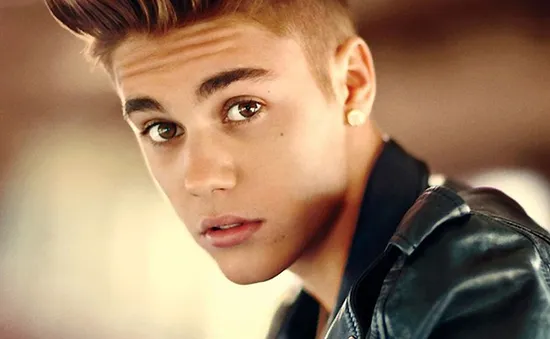 Justin Bieber xin lỗi vì thiếu hiểu biết