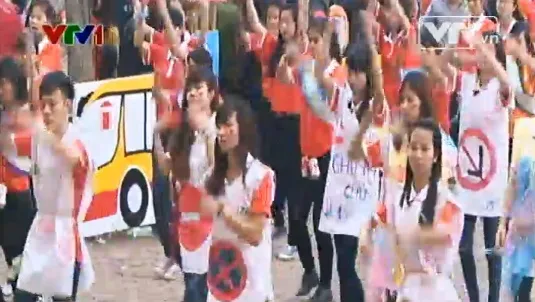 Sinh viên nhảy Flashmob hưởng ứng Tháng Thanh niên
