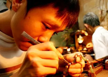 Thợ kim hoàn khó đáp ứng được tiêu chuẩn mới theo Thông tư 22