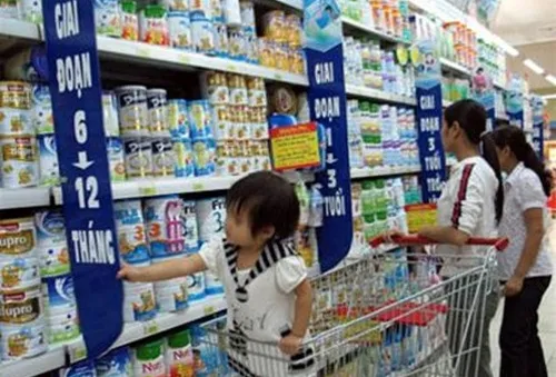 Hà Nội: Thông báo giảm giá sữa từ nhà phân phối Cô gái Hà Lan