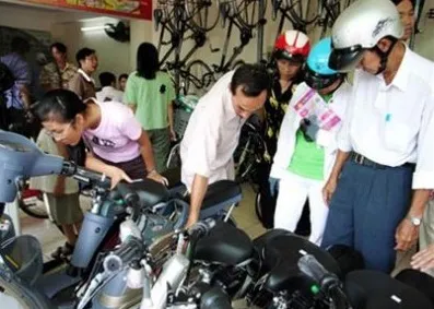 Áp dụng Thông tư 15, người mua-bán xe máy điện đều gặp khó