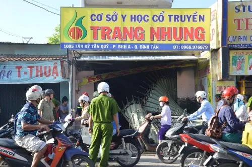 TP HCM: Cháy tiệm massage, 4 nhân viên "đu dây" thoát nạn