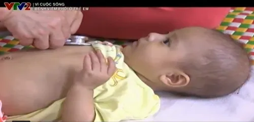 Dấu hiệu giúp mẹ nhận biết nhanh viêm phổi ở trẻ