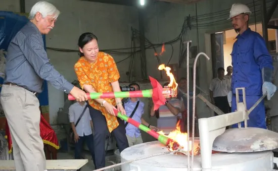 Lễ chập lửa thiêng đúc 60 tượng vàng Thánh Gióng