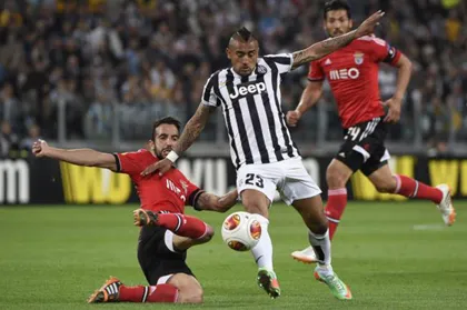 Chấn thương, Arturo Vidal khó có cửa đến Manchester United