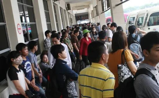 Các bến xe khách quá tải dịp 30/4-1/5