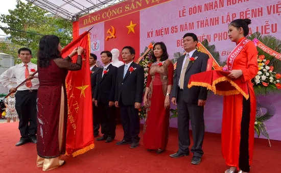 Bệnh viện Phong Quy Hoà đón nhận Huân chương Độc lập Hạng II
