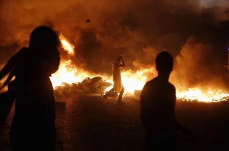 Người dân Gaza tranh thủ tích trữ nhu yếu phẩm