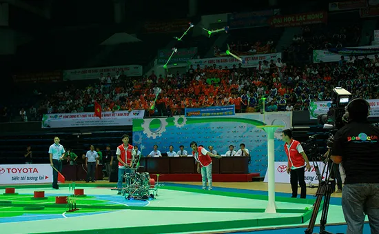 VCK Robocon Việt Nam 2013: Nhiều bất ngờ trong đêm thi thứ 2 