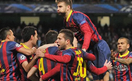 Barca thắng dễ, Fabregas "đá xoáy" Mourinho