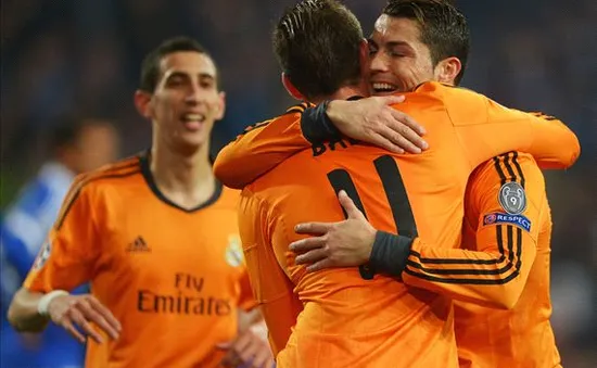 VIDEO: Real Madrid huỷ diệt Schalke bằng tỉ số 1 set tennis