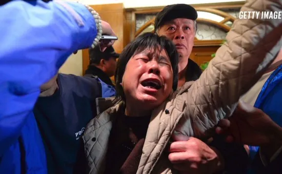 Cuộc tìm kiếm MH370 gián đoạn ít nhất 24h, người nhà nạn nhân phẫn nộ