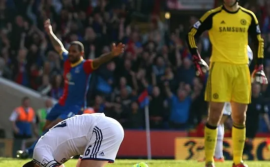 Crystal Palace 1-0 Chelsea: Tạm biệt ngôi đầu bảng? (VIDEO)