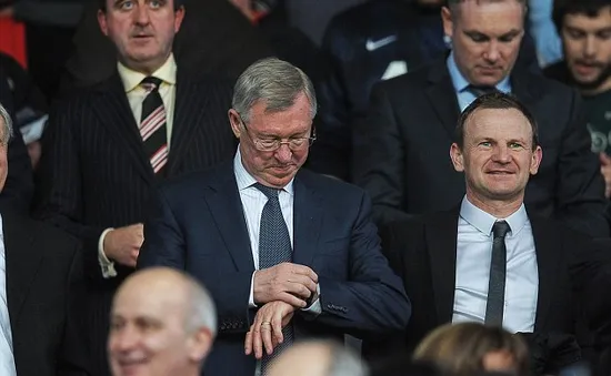 Sir Alex "cảm thấy buồn" vì cách Man Utd đối xử với David Moyes