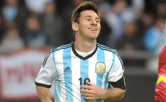 Ronaldo "béo": Messi đã là huyền thoại, cần gì World Cup!