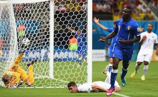 Balotelli "đe dọa" đối thủ: Hãy biết sợ Italy!