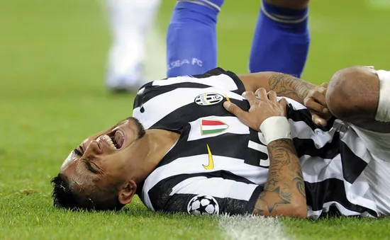 Chuyển nhượng tối 6/8: Auturo Vidal "từ chối khéo" Man Utd bằng... chấn thương