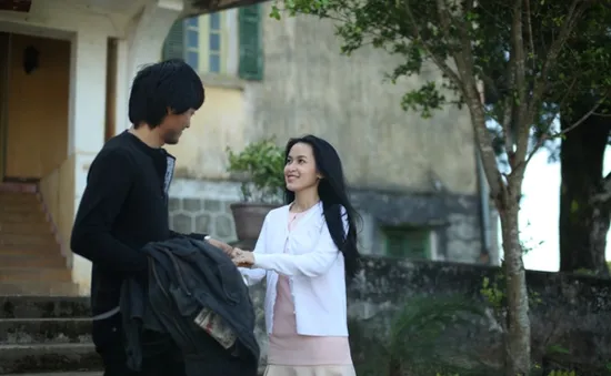 Hoàng Bách "chạm trán" Quý Bình trong phim Tết