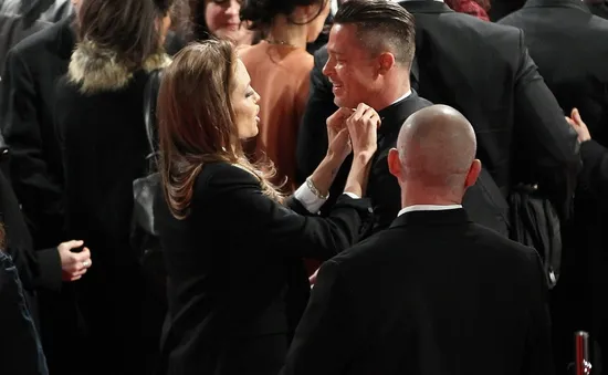 Jolie – Pitt diện đồ đôi lên thảm đỏ