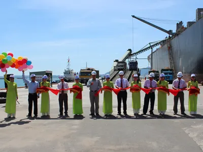 Cảng Cam Ranh đưa vào khai thác cầu tàu 50.000 DWT
